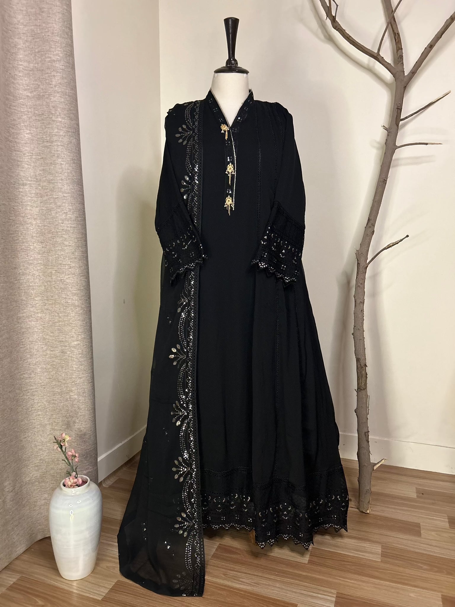 Simple Black Dresses Pakistani Maxi Suit Complete Look | Zarveil